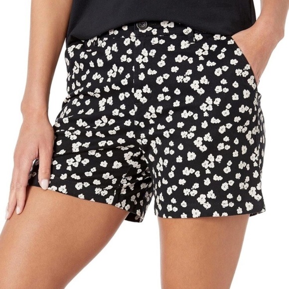 Amazon Essentials | floral woman shorts | black & white | NWT | size 12 - Picture 1 of 5